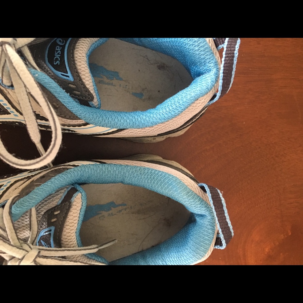 Running Shoes - Picture 3 of 6